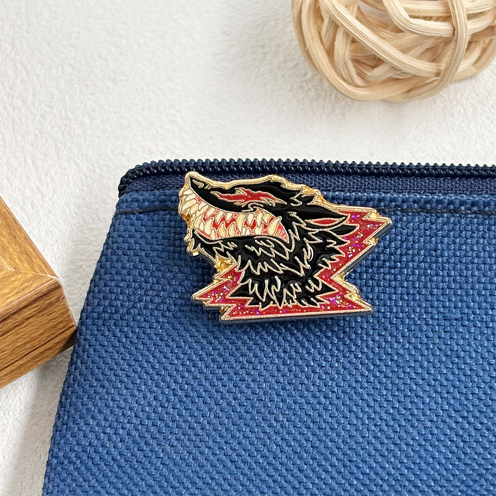 Fanged Wolf Metal Brooch, Dark - Vintage Collectible Clothing recensione e prezzo