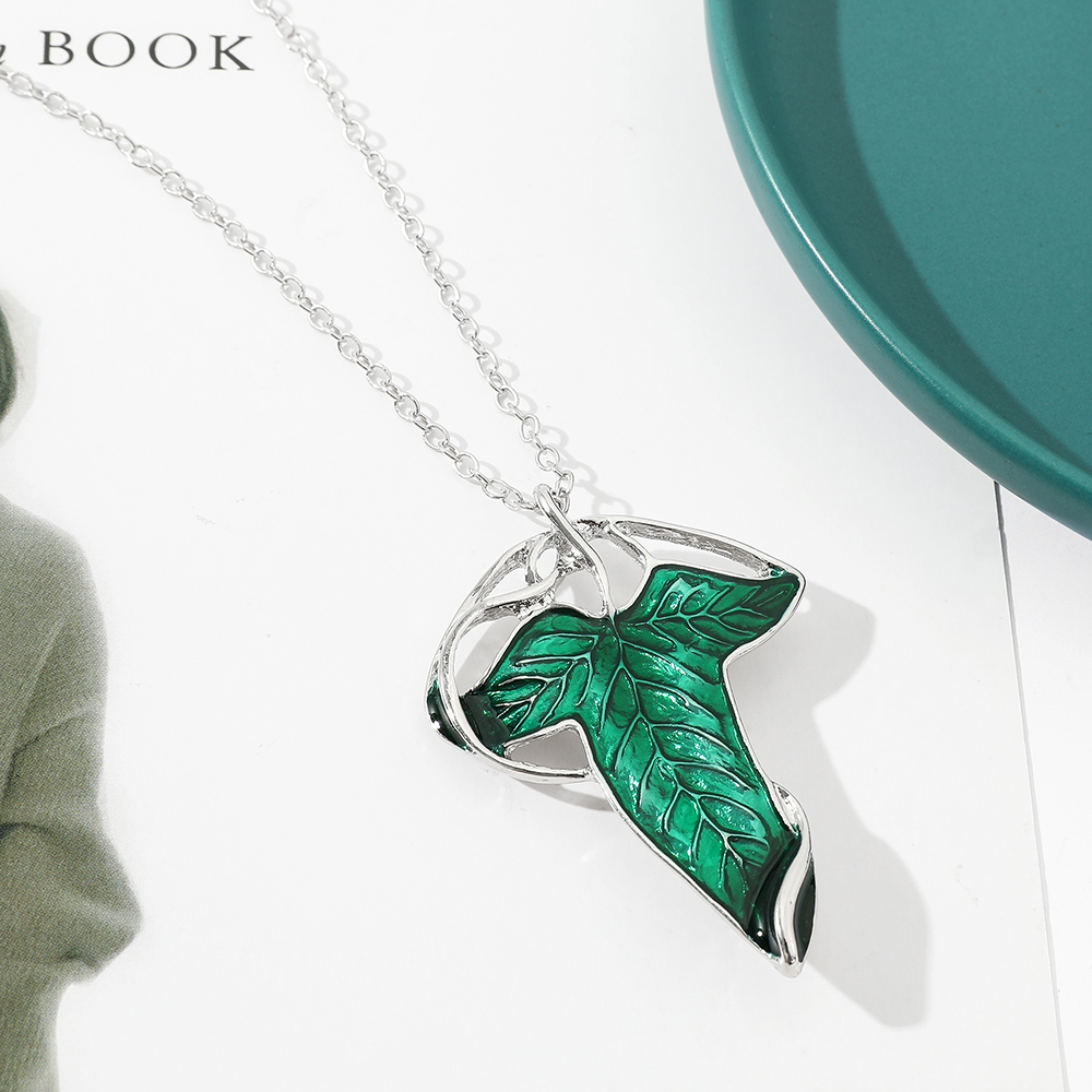 Vintage Green Leaf Pendant Nec - Vintage Items recensione e prezzo