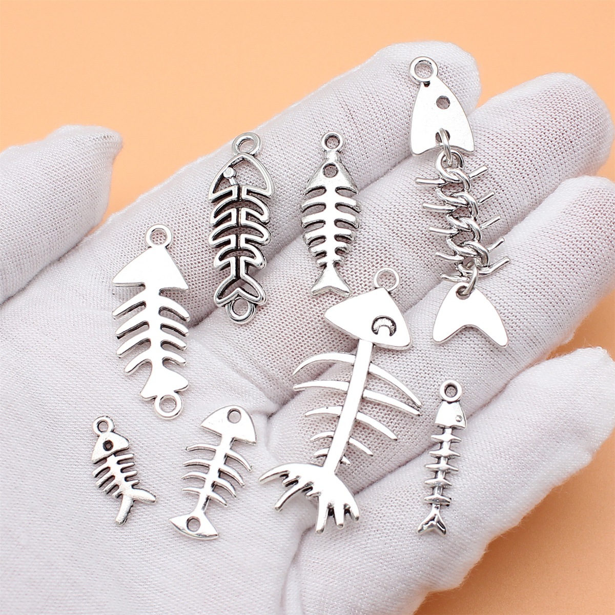 8pcs Antique Silver Color Fish - Vintage Collectible Jewelry recensione e prezzo